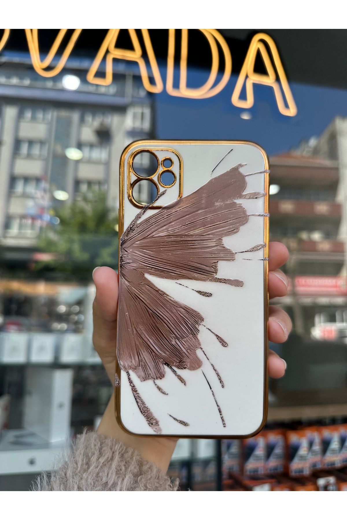 OVADA iPhone 11 Uyumlu Kamera Korumalı Gold Kenarlı Kelebek Kanadı Baskılı Silikon Kılıf