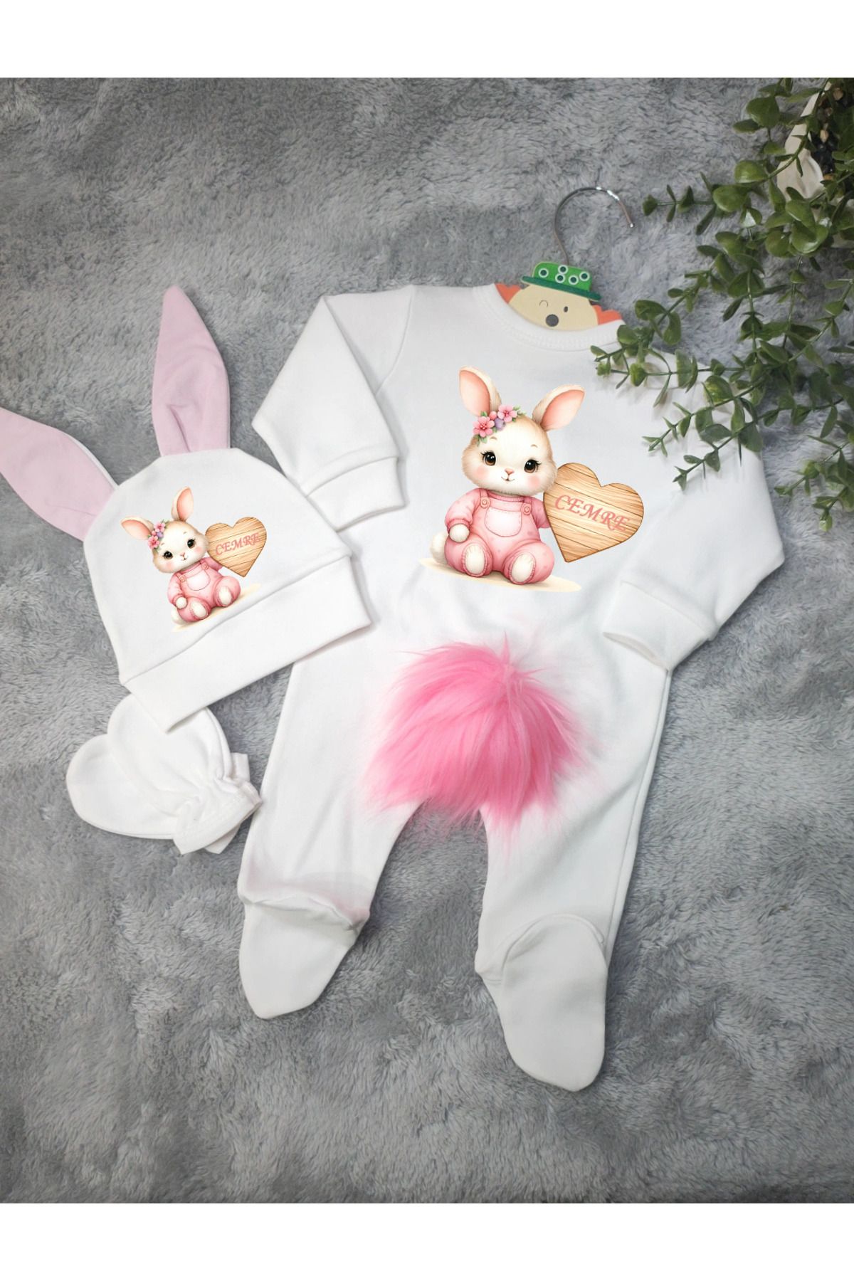 Moda Lime Tavşan Kulaklı Ve Ponponlu İsme Özel Baskılı tavşan Desen Kız Bebek 3 lü Tulum Seti