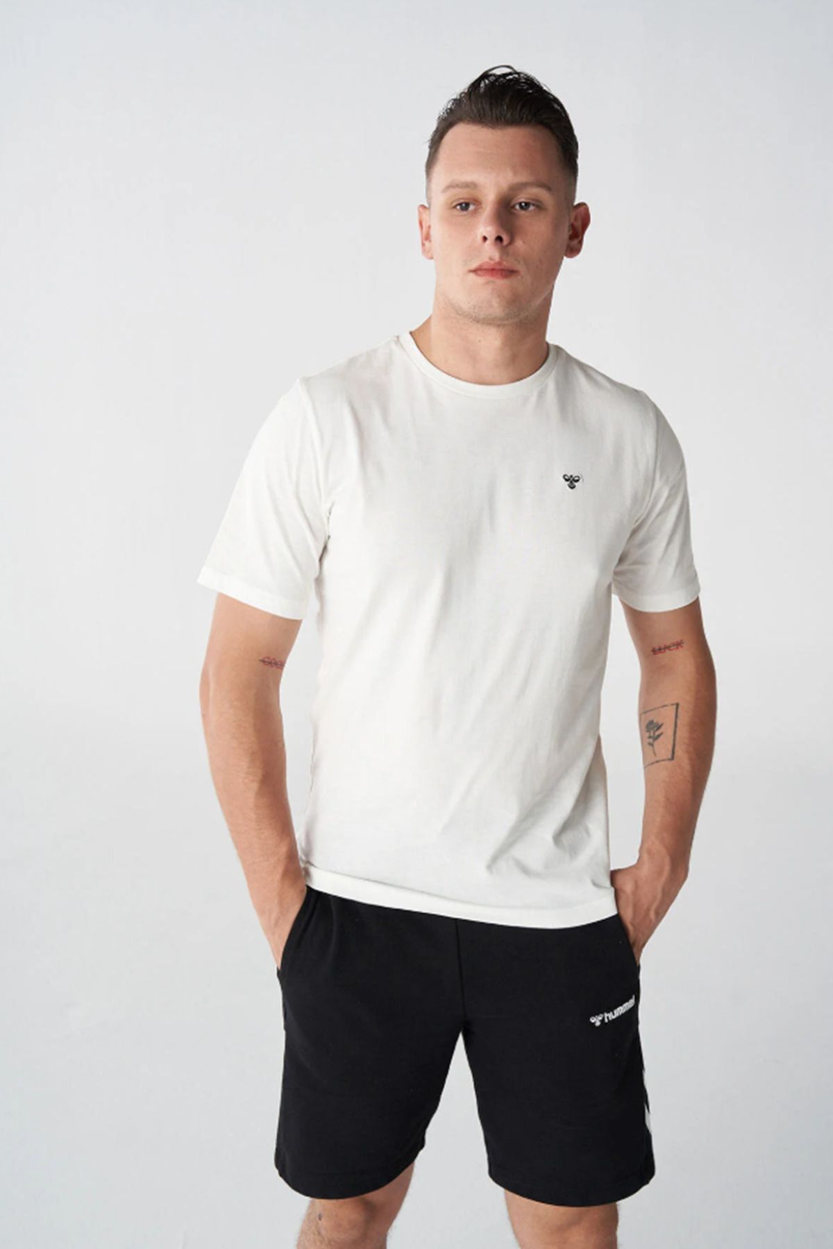hummel 911865-9003 T-IC ICO Ekru Erkek Regular Kesim Bisiklet Yaka Göğüsten Logolu Tshirt