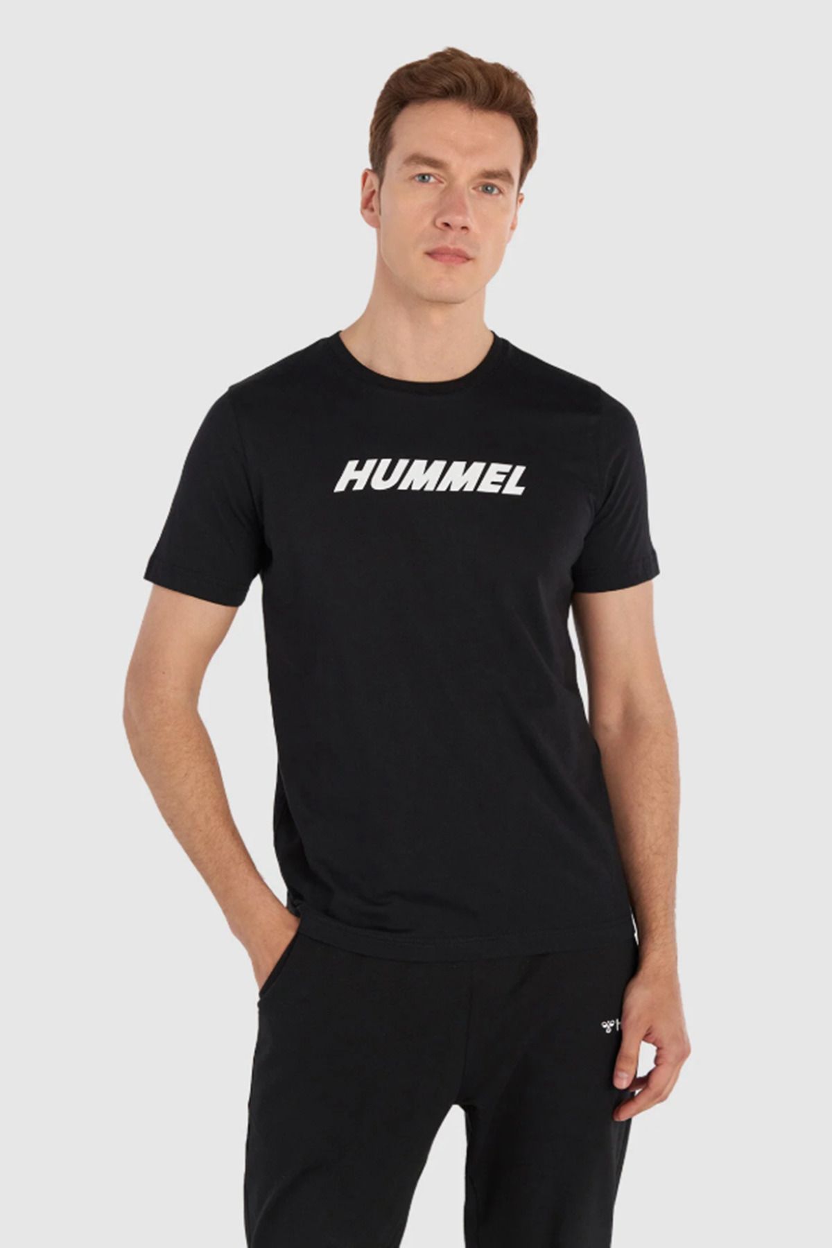 hummel 911947-2001 Siyah Erkek Bisiklet Yaka Kısa Kollu Hummel Yazı Baskılı Tshirt