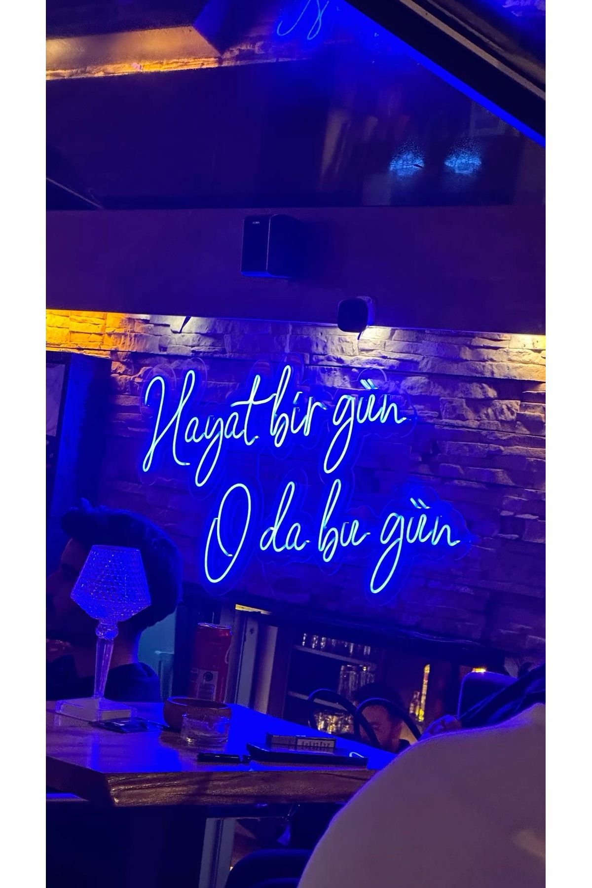 LUCENTRA NEON Hayat bir gün oda bugün Neon Led