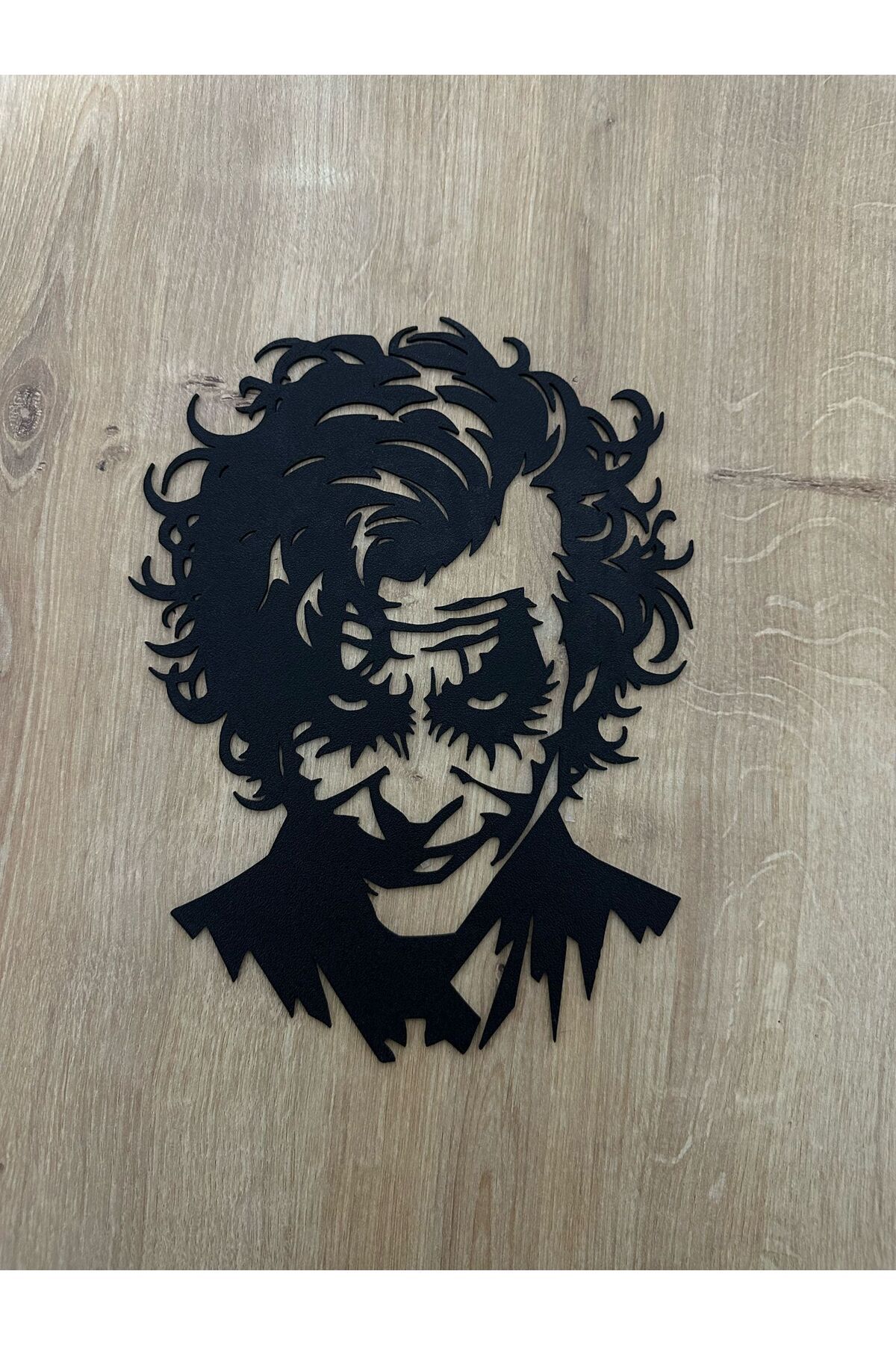 SOFT Efsane Joker Duvar Tablosu – 25 cm Siyah Metal Görünümlü Tasarım