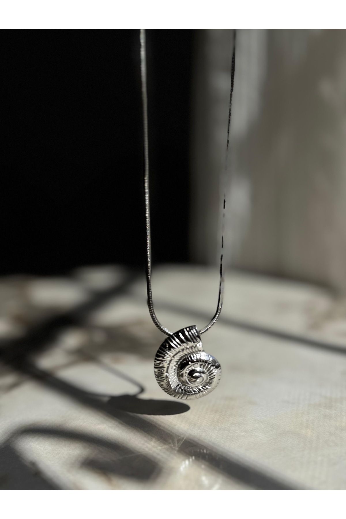 Glitterring KADIN DENİZ KABUĞU GÜMÜŞ RENK ÇELİK KOLYE KARARMAZ
