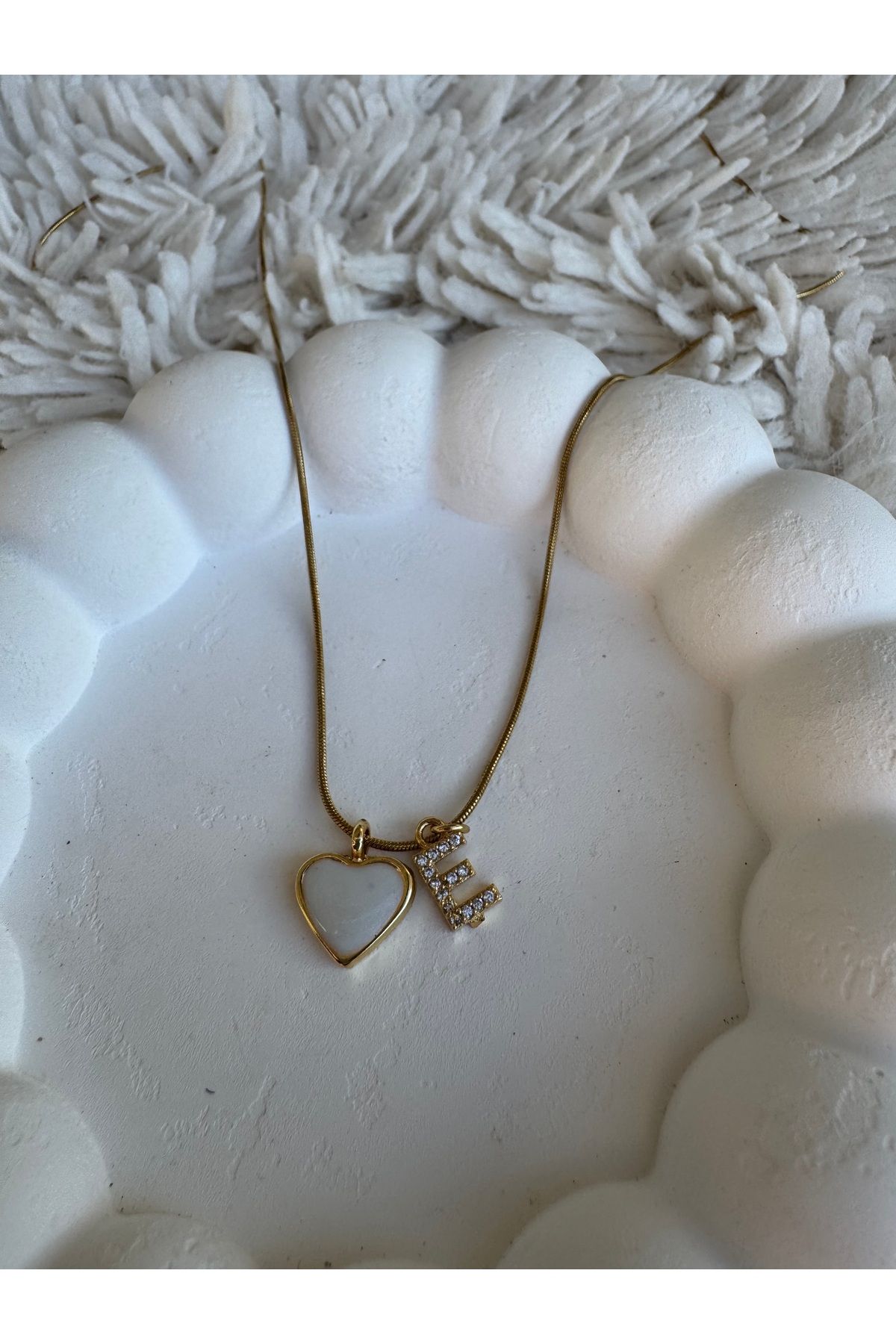 Gleemy accesories İnce Desenli Zincir Ile Mineli Kalp Ve Zirkon Taş Işlemeli Harf şık Çelik Kadın Kolye
