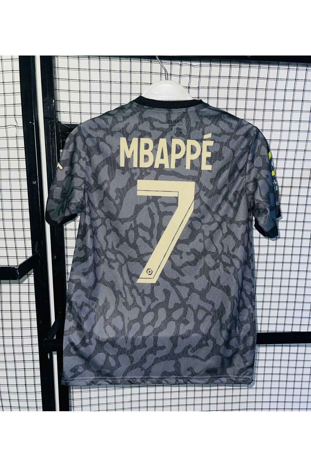 Lion Spor PSG 2023/24 Yeni Sezon Kylian Mbappe Siyah Desenli Alternatif Forması