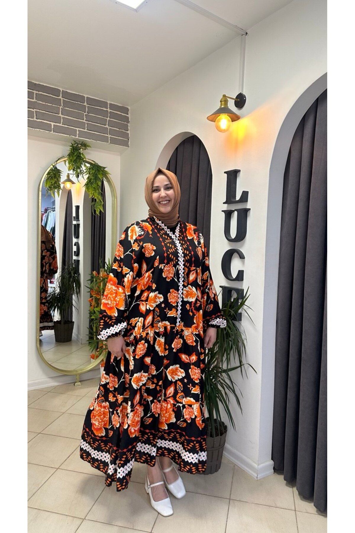 Butik OVERSİZE BÜYÜK BEDEN UYUMLU DÜĞMELİ STANDART BEDEN VİSKON ELBİSE