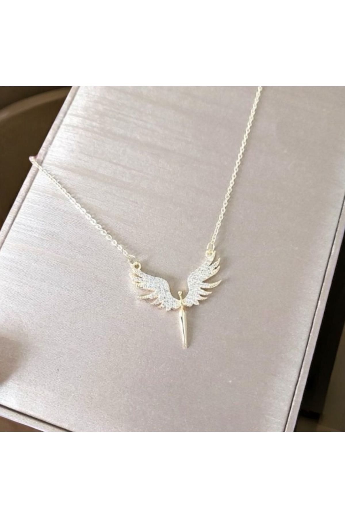 Grace Design Gold kanatlı melek kadın kolye