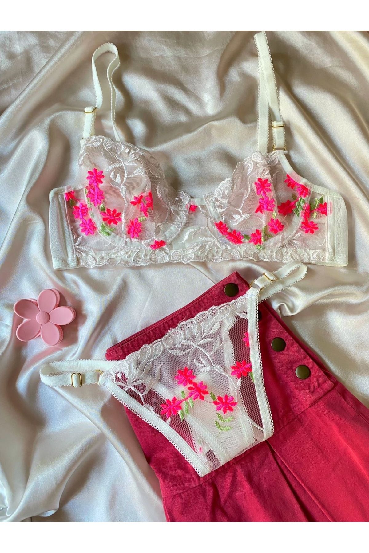 Celoire Beyaz dantel balenli bralet takımı