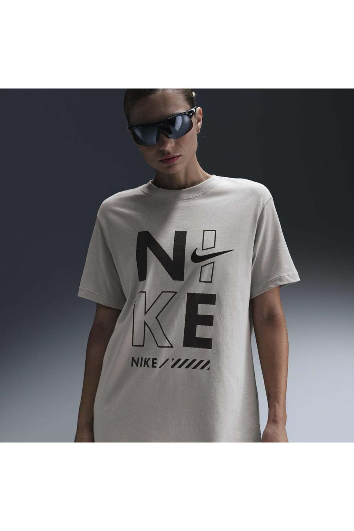 Nike Sportswear Gel Boyfriend Loose Cut Short-Sleeve Kadın Tshirt