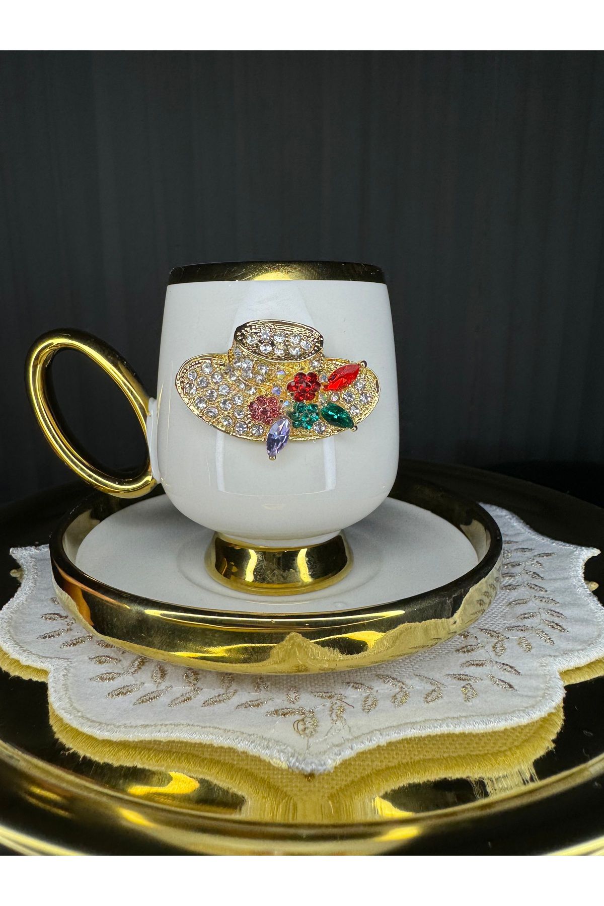 EŞİYOK Özel Tasarım Kristal Taşlı Şapka Dekorlu Gold Detaylı Kahve Fincanı