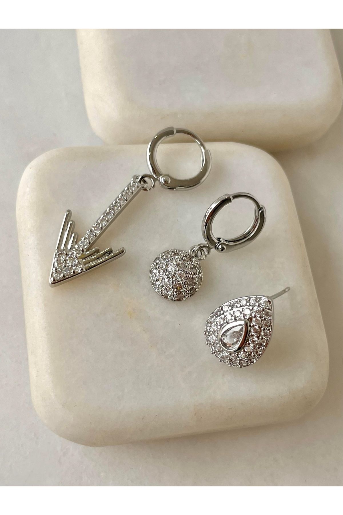 İD ACCESSORİES Zirkon Taşlı Küpe