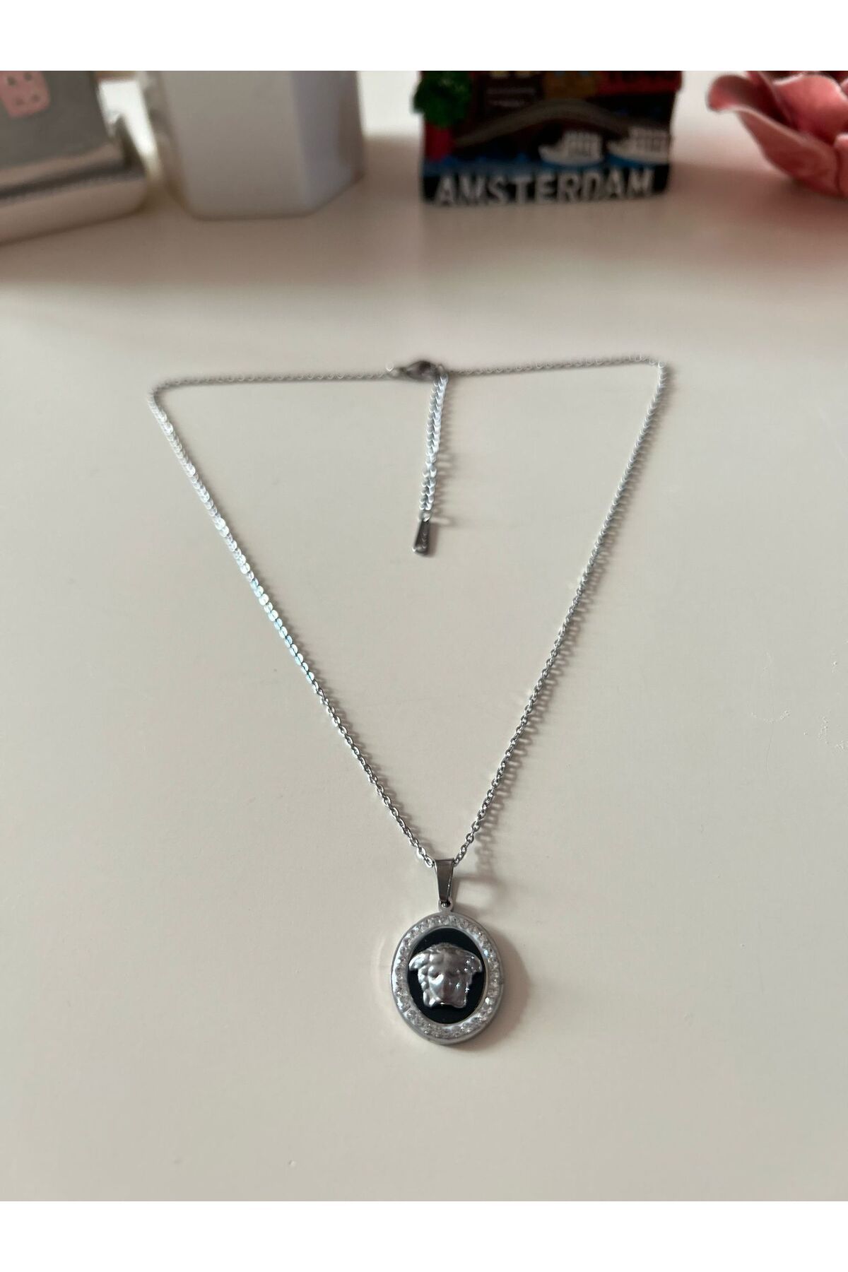 Cheecky Chic Boynunda Bir Efsane Taşı: Zirkon Taş Detaylı Silver Renk Medusa