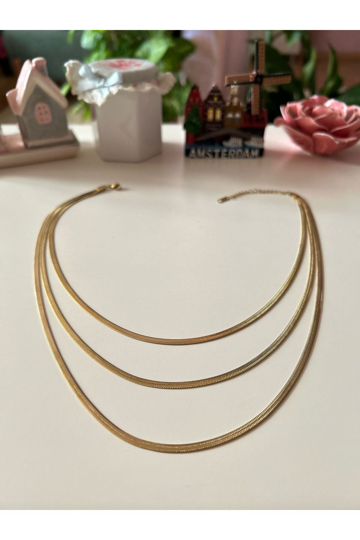 Cheecky Chic Tek Parçada Üçlü Işıltı: Italyan Gold Katmanlı Kolye