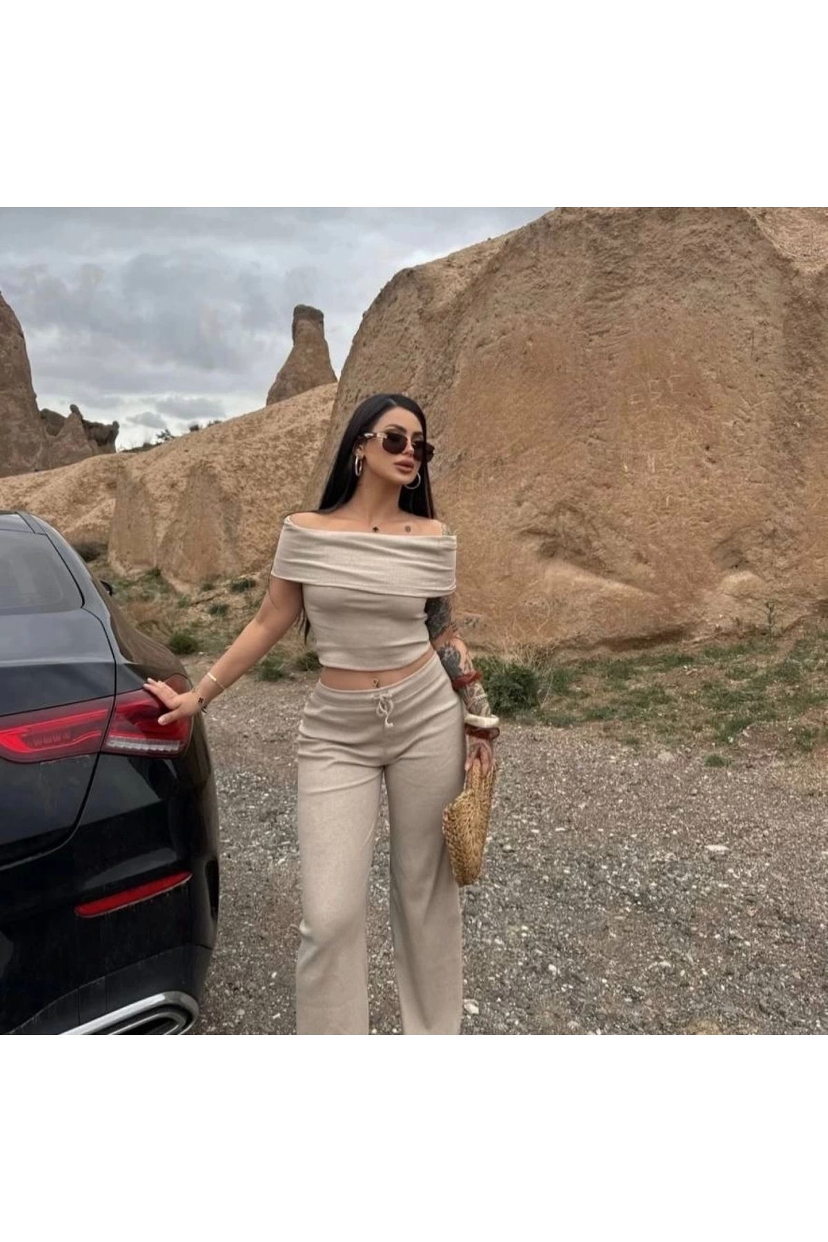 BYB MODA TASARIM Madonna yaka bol paça pantolonlu takım