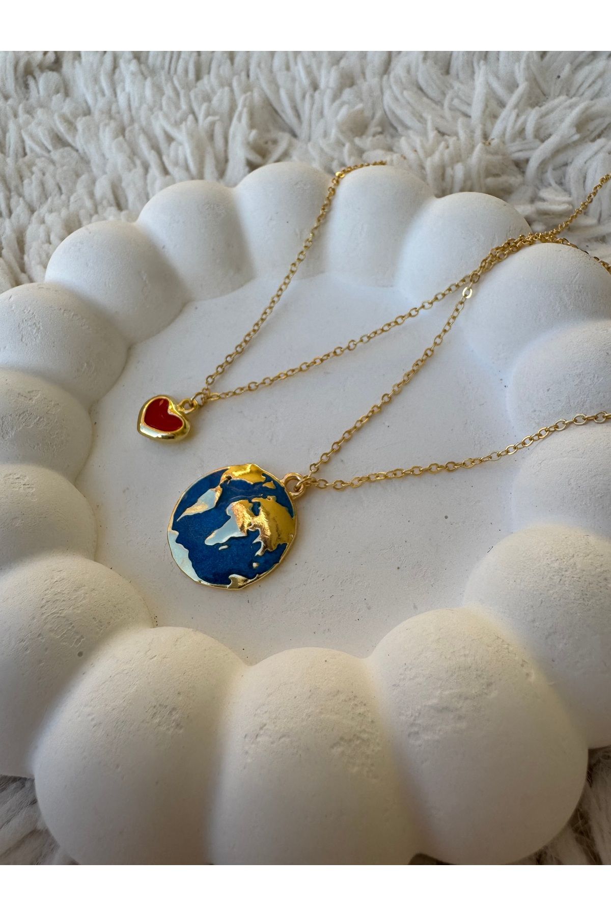 Gleemy accesories Altın kaplama kırmızı mineli kalp ve dünya ile 2'li Şık Zarif Kadın Kolye set