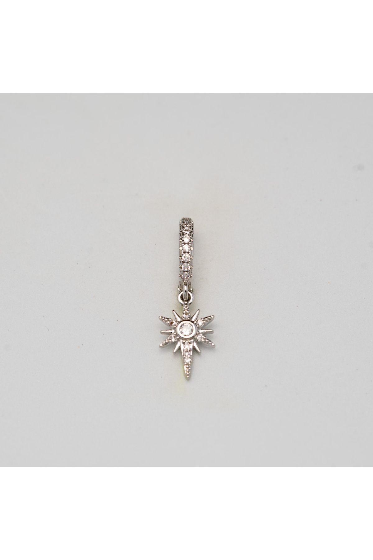 Piercing by Sever KUZEY YILDIZI SALLANTILI HALKA CERRAHİ ÇELİK PIERCING… GÜMÜŞ RENKLİ, TAŞLI (TARGUS HELIX CONCH FLAT)