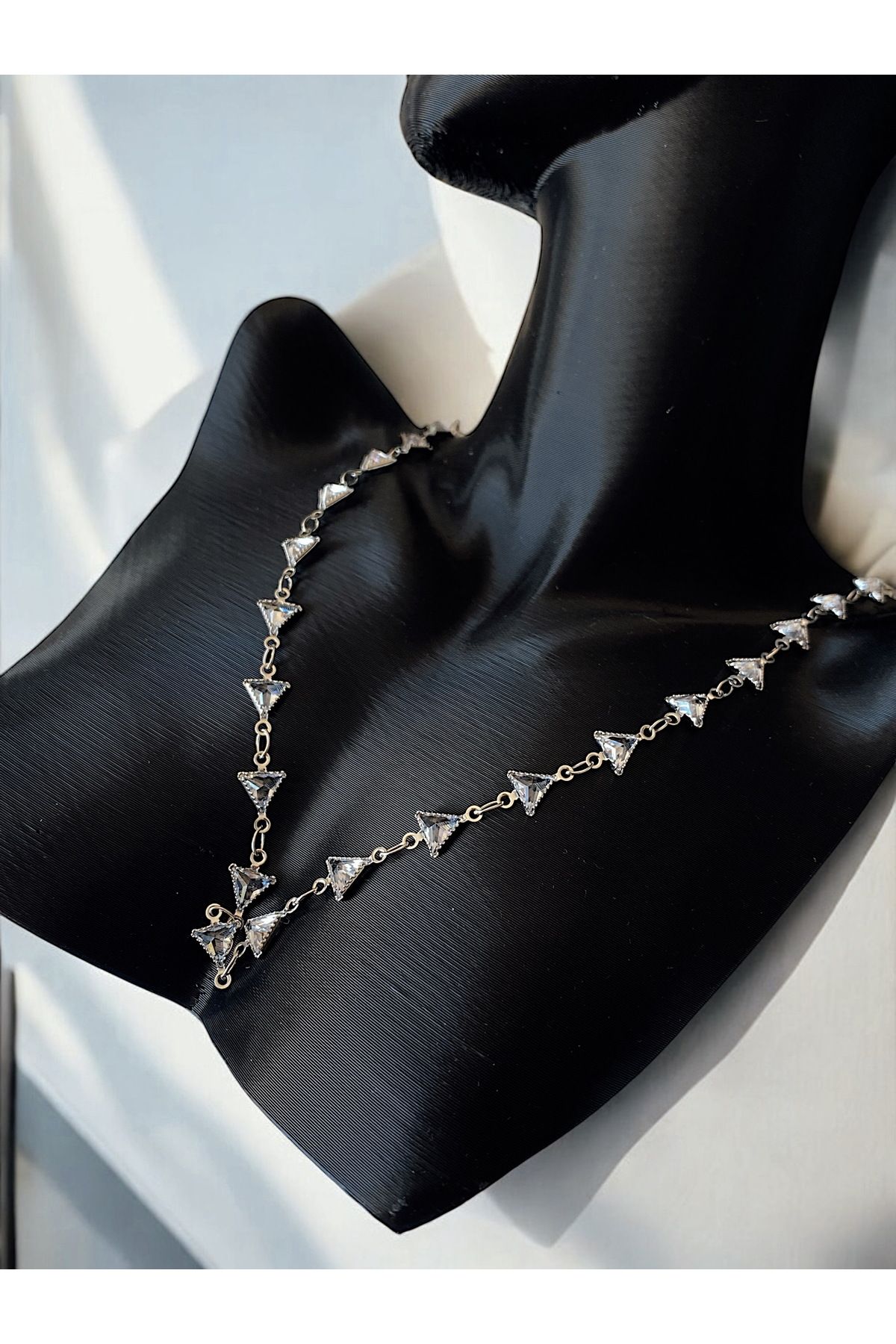 Glowelier Kristal Üçgen Kolye Choker | Çelik