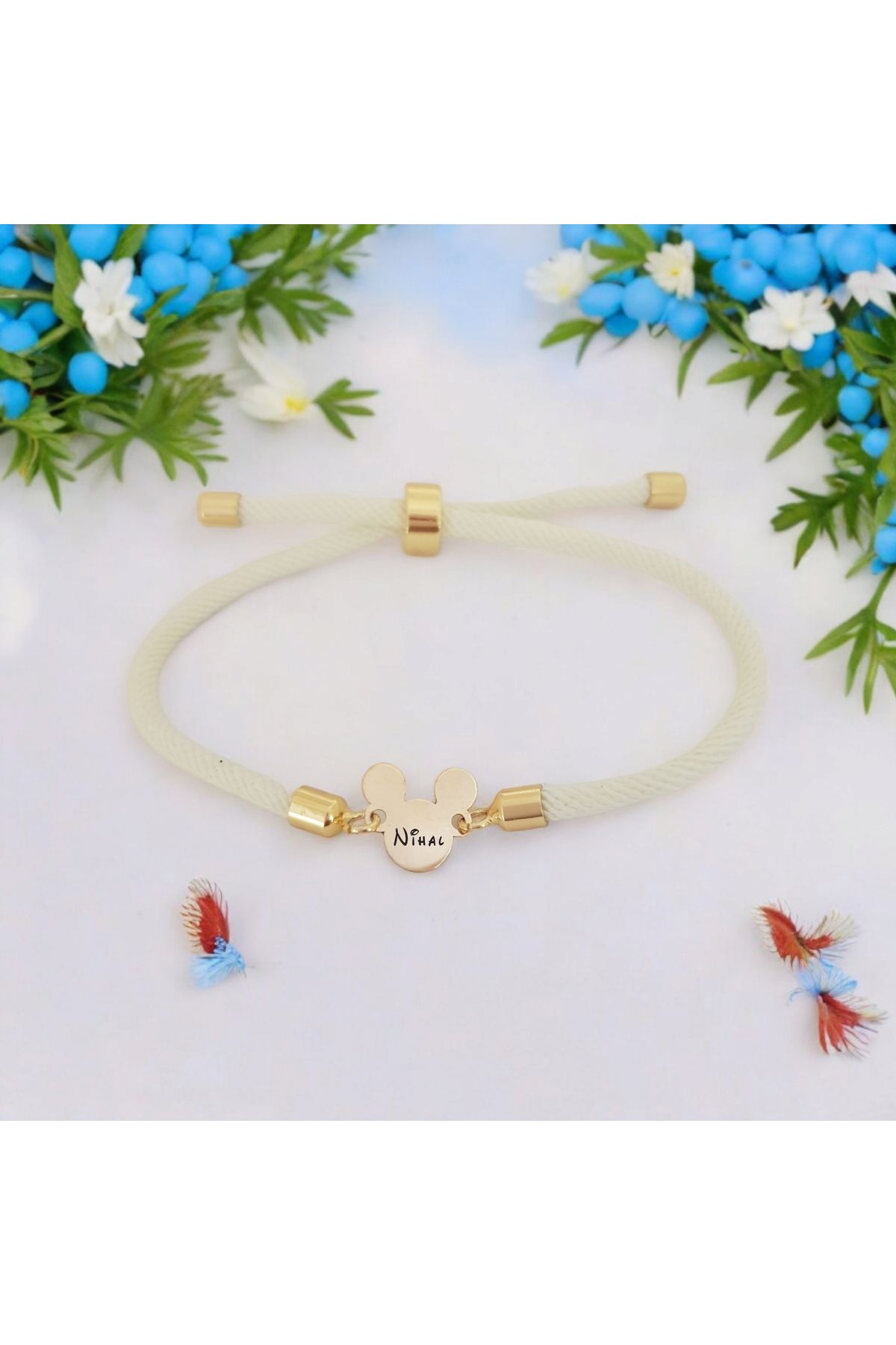 ARCHINO GOLD Mickey Mouse Motifli 14 Ayar Altın Plakalı İpek Örgülü Nihal İsmine Özel Bileklik-430isim-beyaz
