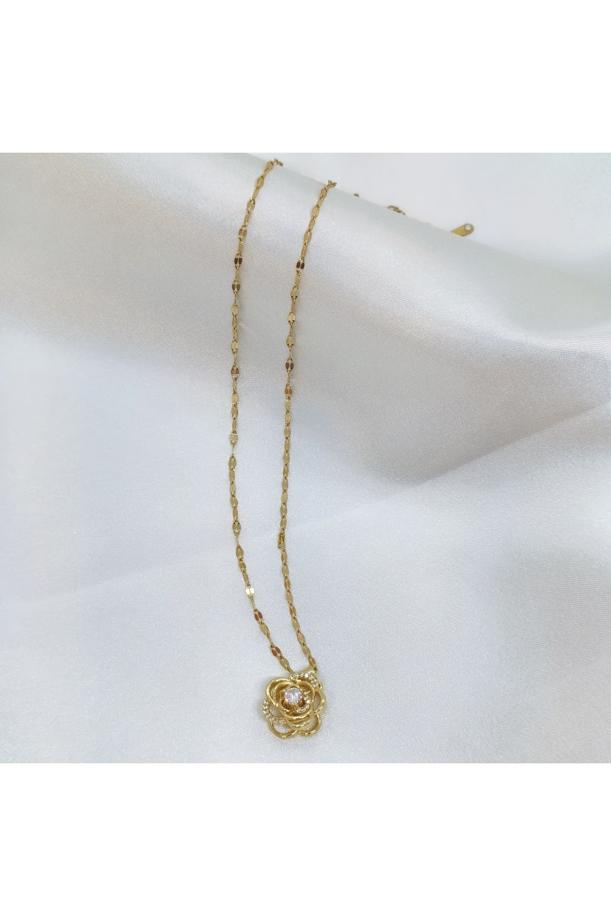Butik İnci Detaylı Gold Kolye