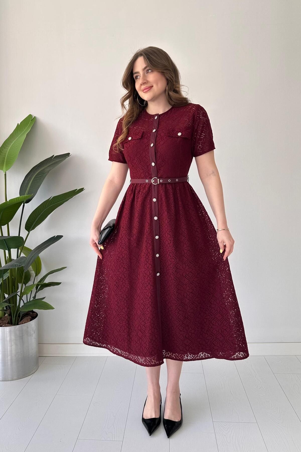 MaziButik İnce Kemerli Brode Elbise Bordo