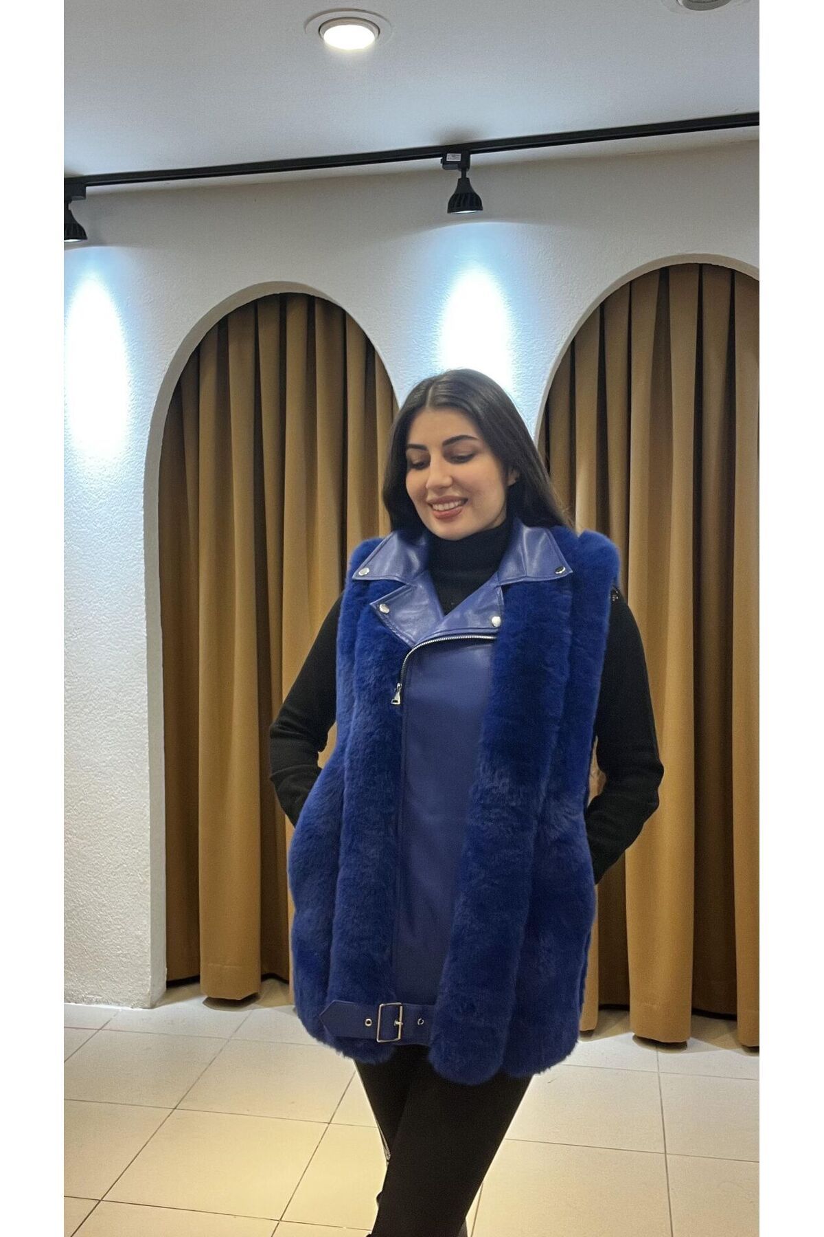 SUNAYBUTİK Laci̇vert Deri̇ Detayli İthal Kürklü Yelek-40-42 - Laci̇vert