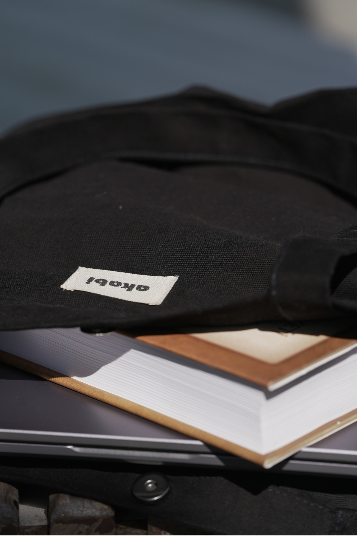 Akabi  % 100 Pamuklu Mıknatıs Çıtlı Anahtarlık Hediyeli Kanvas Bez Çanta 34 x 45 Cm - Görsel 3