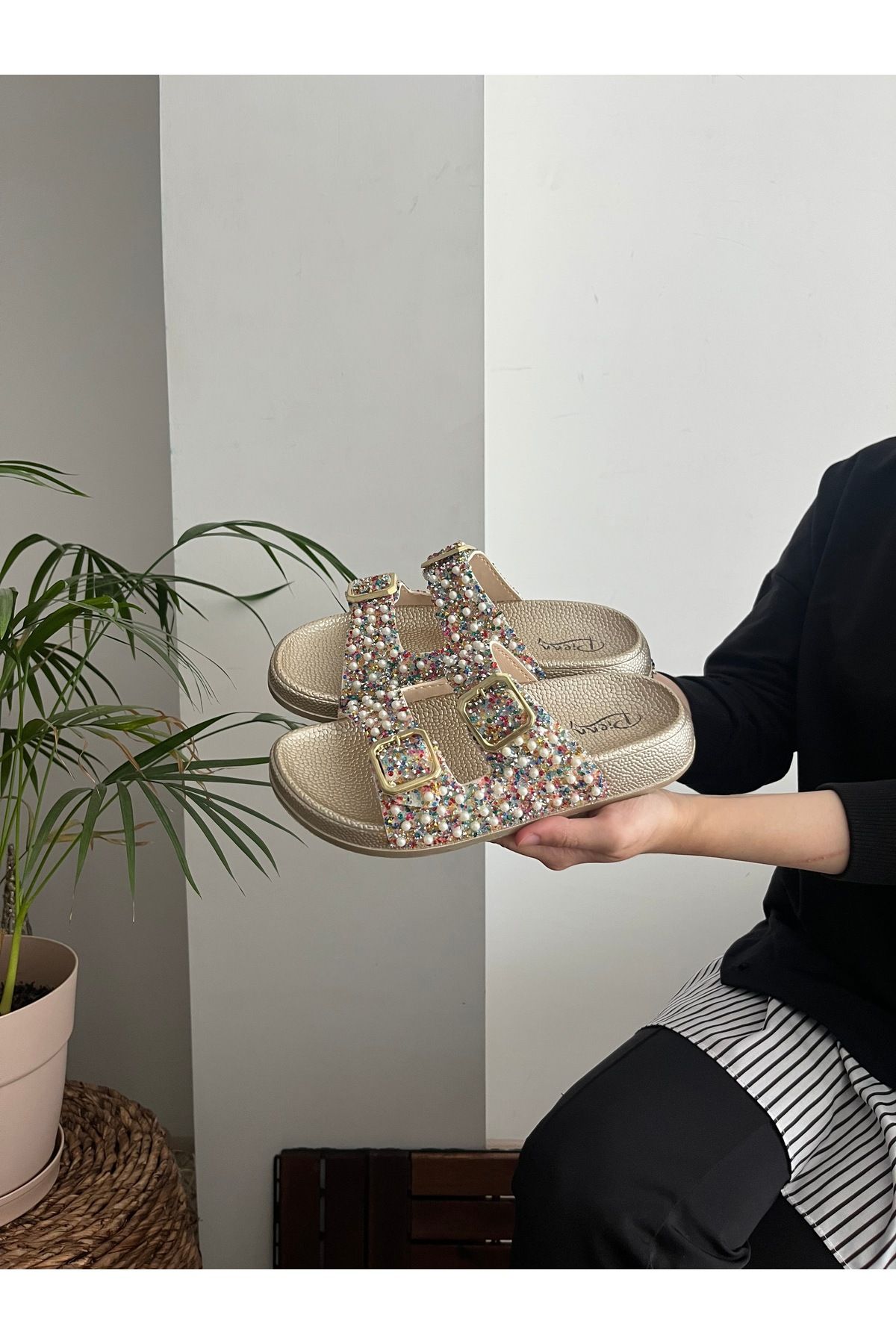 Behtah Kundura Simli Taşlı Ortopedik Yumuşak Tabanlı Konfor Modeli Terlik Çift Tokalı BRK Günlük Rahat Terlik