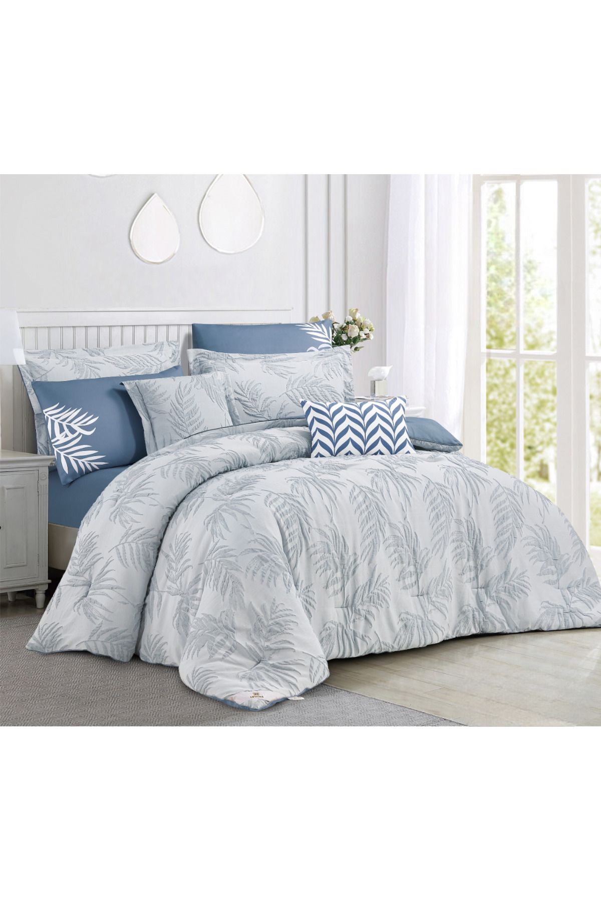 Levore-Livori comforter set, made of durable and soft fabric, with a modern and distinctive pattern that satisfies all tastes, 8 pieces, king size 2