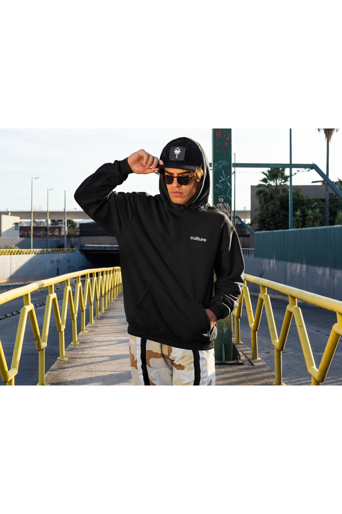 ick artwear TIMES JOURNEY BASKILI SİYAH 3 İP ŞARDONLU KAPÜŞONLU SWEATSHİRT