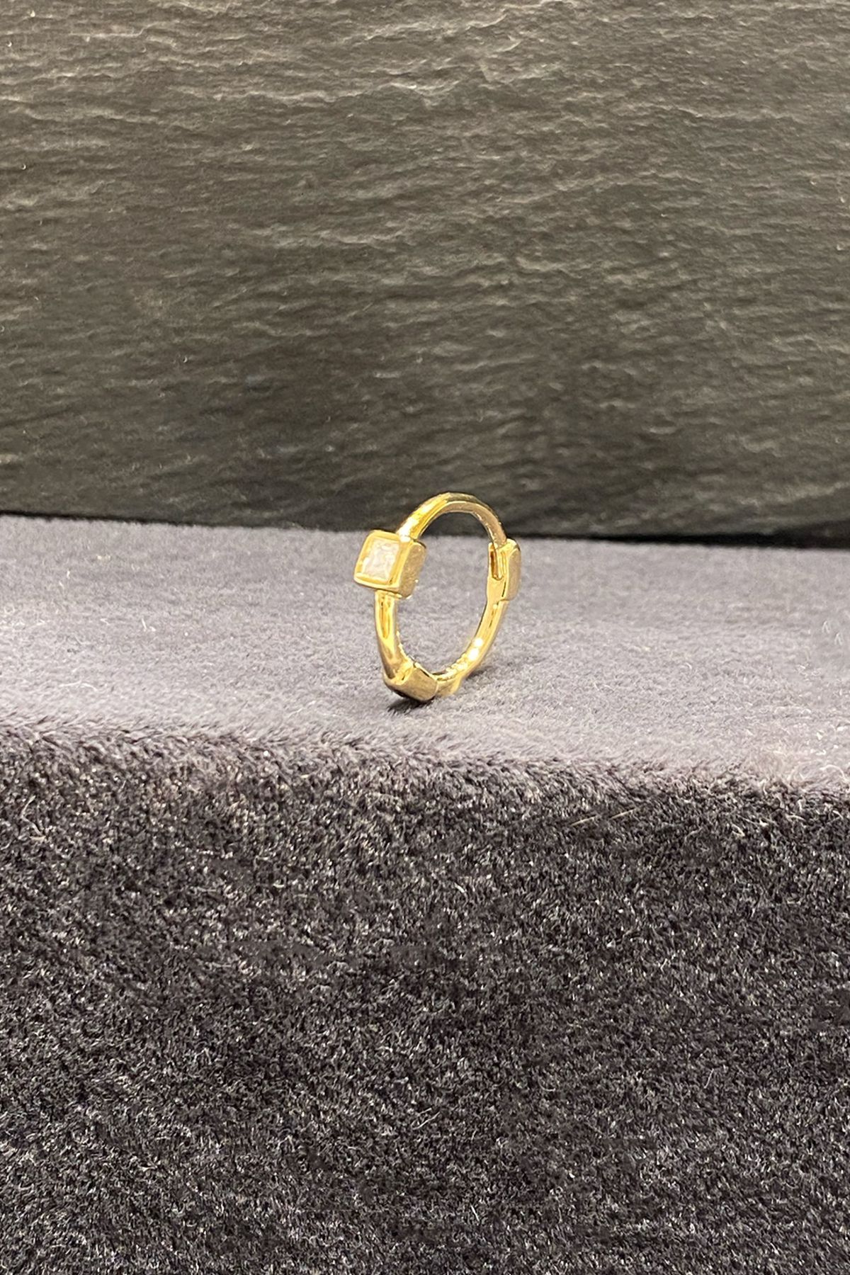 La femme by begum Beyaz Kare Gömülü Tektaş Gold Gümüş Halka Piercing,helix,tragus, Kıkırdak Küpesi