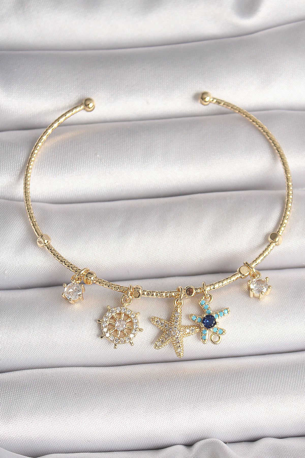 STYLE OF CARMEN Pirinç Gold Renk Sallantı Zirkon Taşlı Yıldız Figür Charm Kadın Bileklik