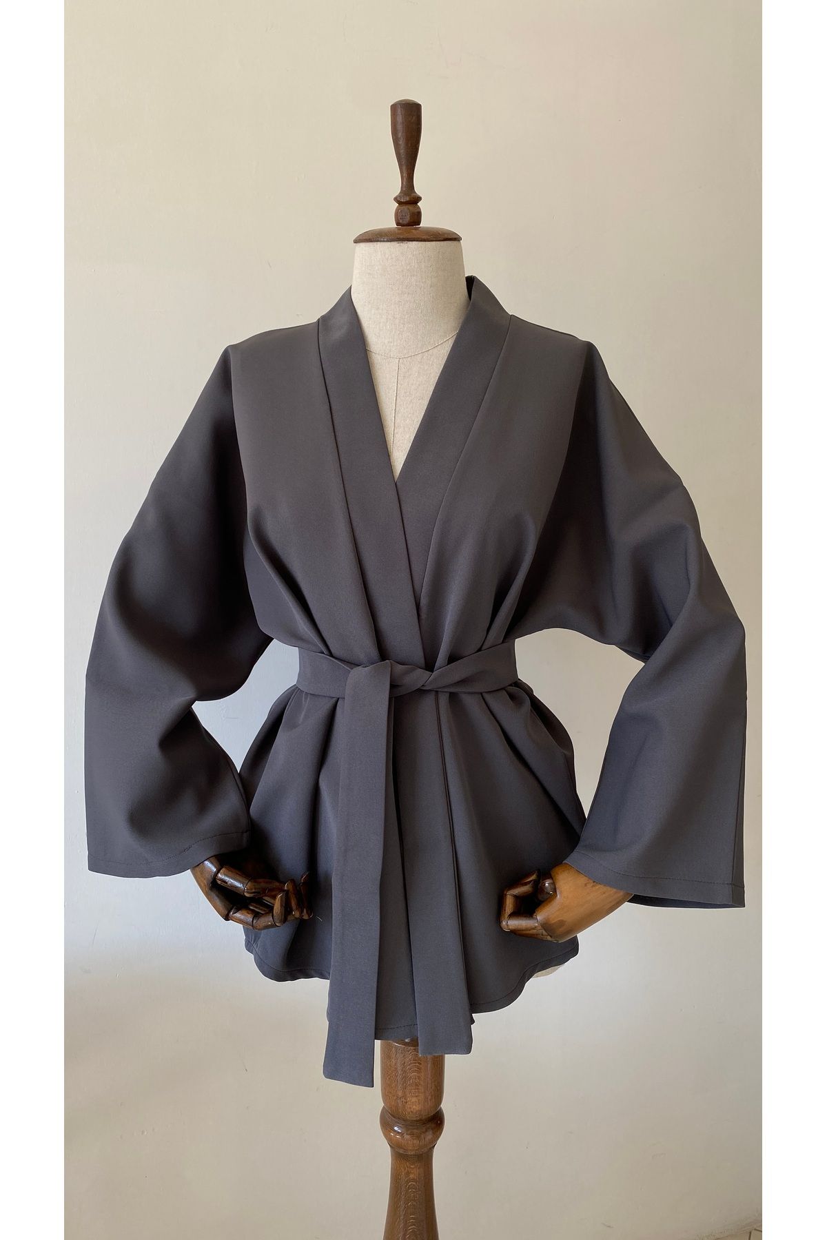 Glowear Atelier Grey Tasarım Kuşaklı Kimono- GRİ