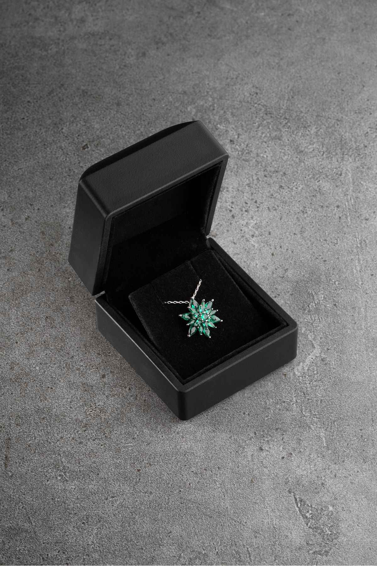 Silvano Jewelry 925 Ayar Gümüş Işıklı Kutuda Lotus Kolye
