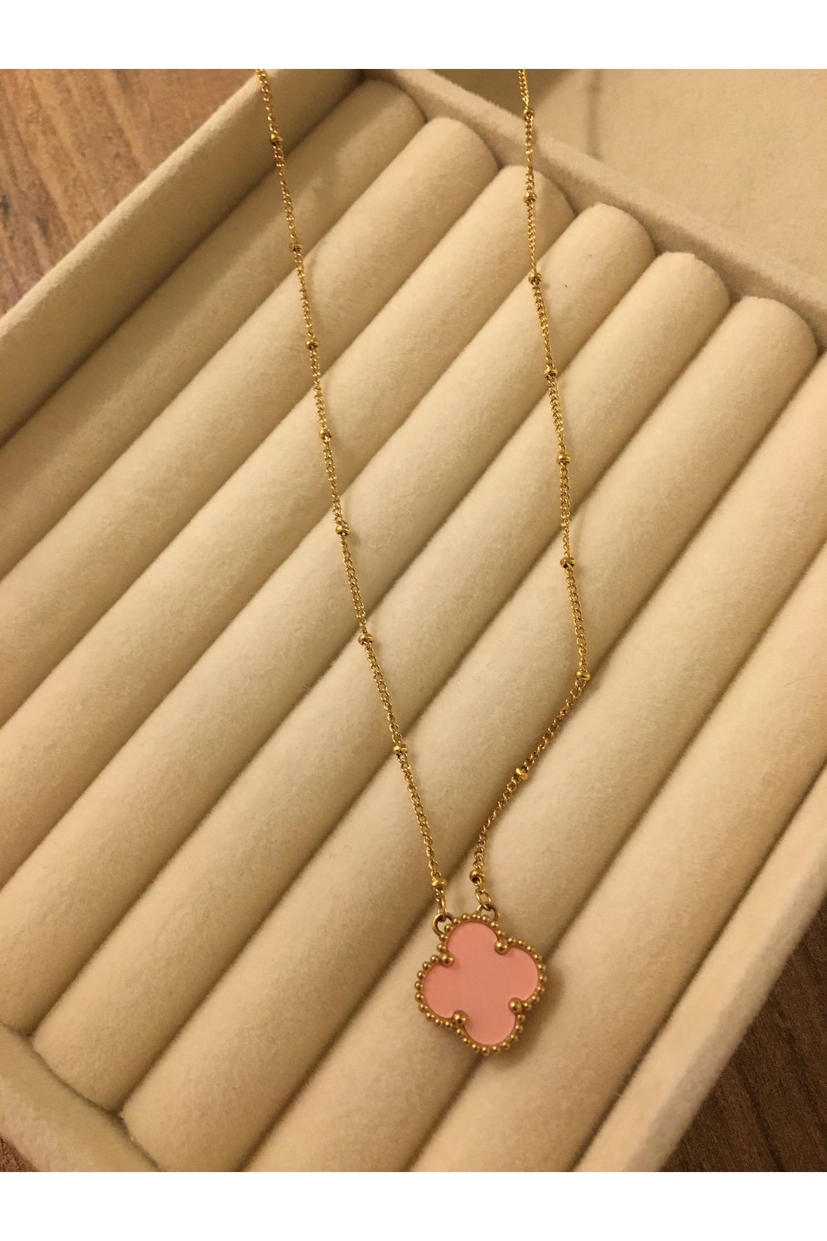 GUNESTAKI Pembe Gold Van Clef Model Tekli Çelik Kolye