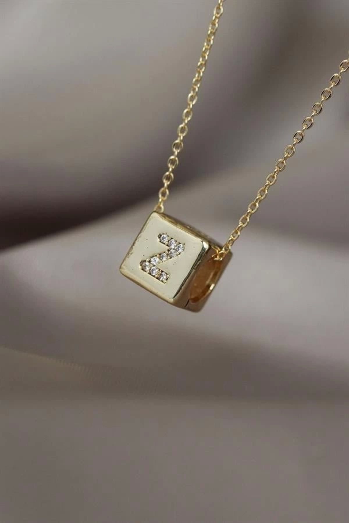 FASHIONLINE Gold Renkli Küp Model Zirkon Taşlı Z Harfli Kolye
