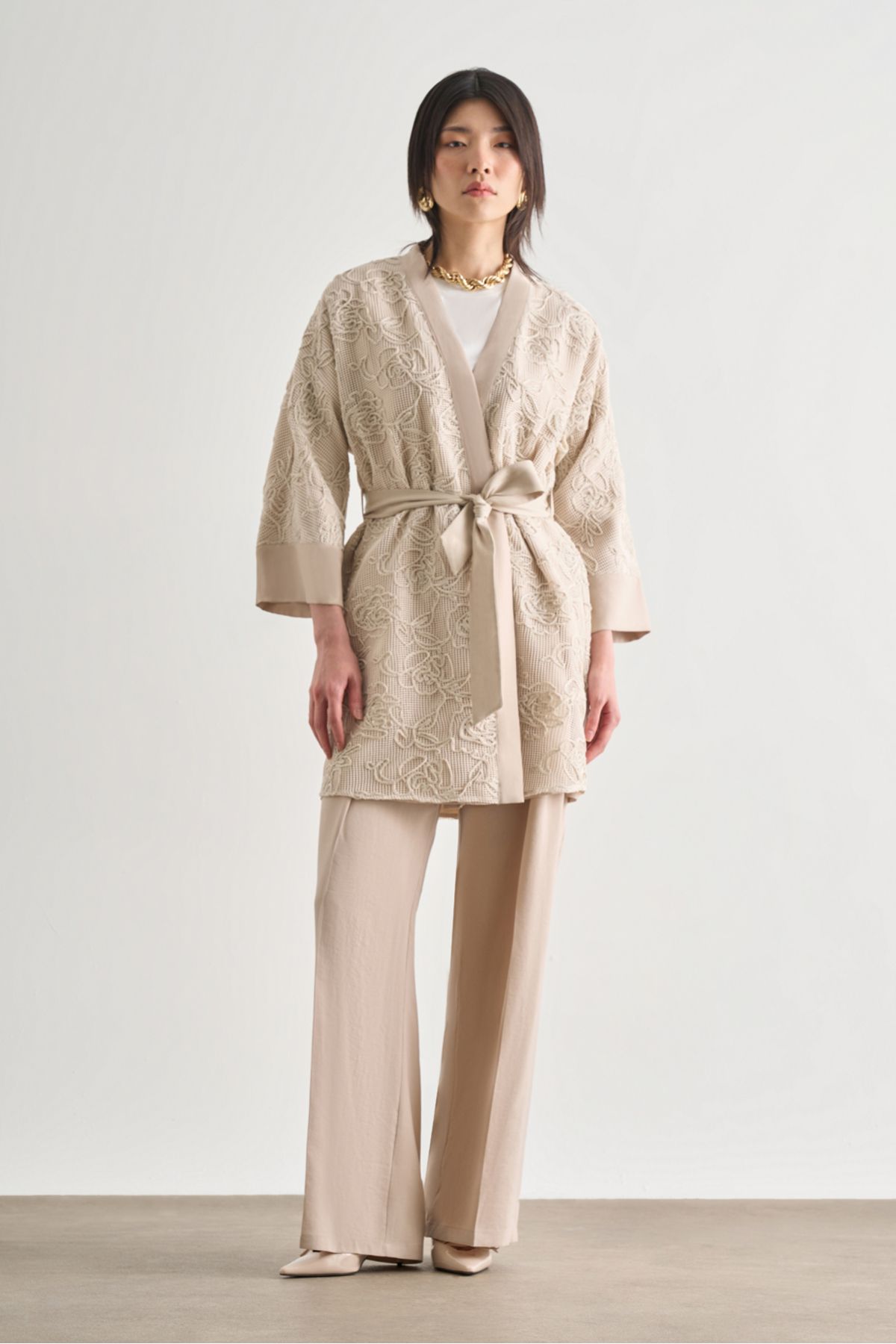 Mizalle Desenli Mizalle Örgü Nakışlı Bej Rengi Premium Kimono Ceket