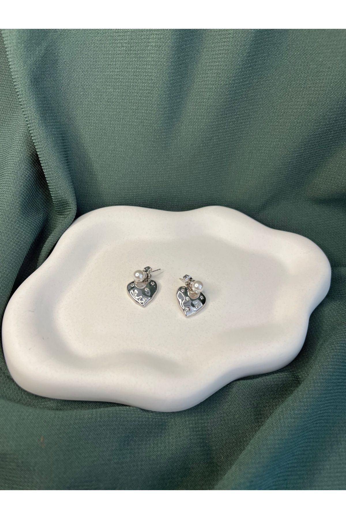Fam&Co Jewelry İnci Detaylı Gümüş Renk Kalp Modeli Kadın Küpe