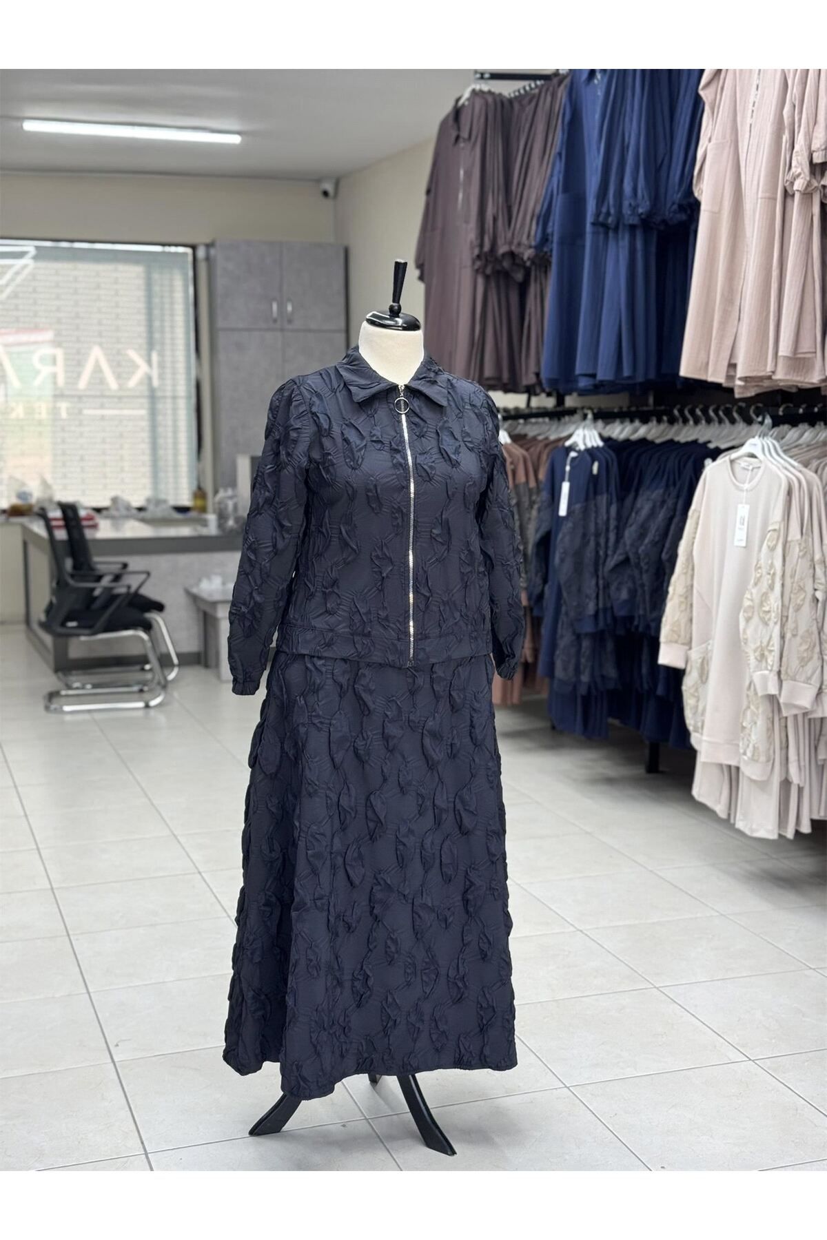 LARCH EXCLUSİVE PARAŞÜT ETEKLİ TAKIM