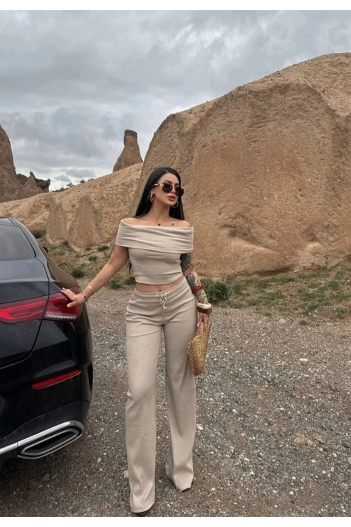 FASHIONLINE Madonna yaka bol paça pantolonlu takım