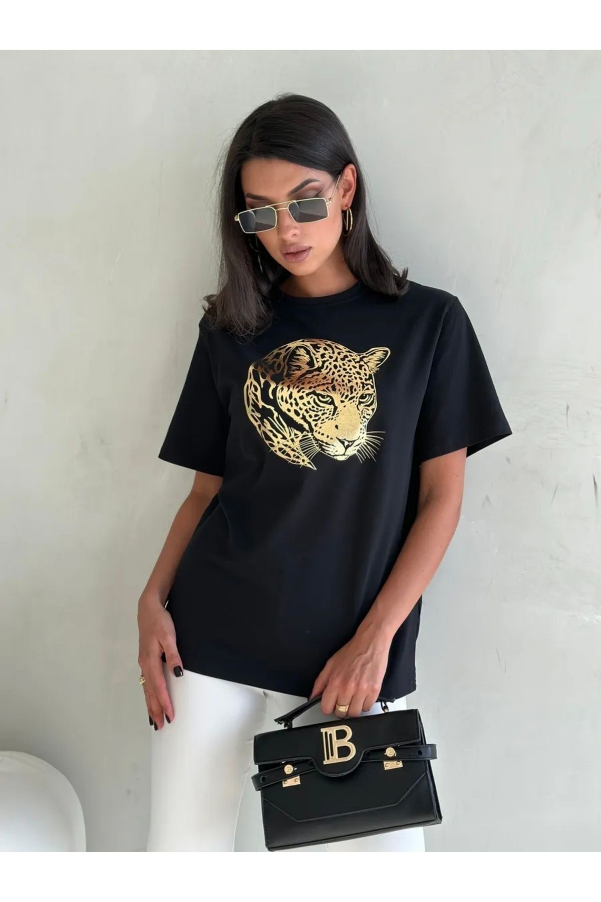 Womela Kadın Beyaz Bisiklet Yaka Büyük Beden Altın Leopar Desenli %100 Pamuk Büyük Beden Tişört