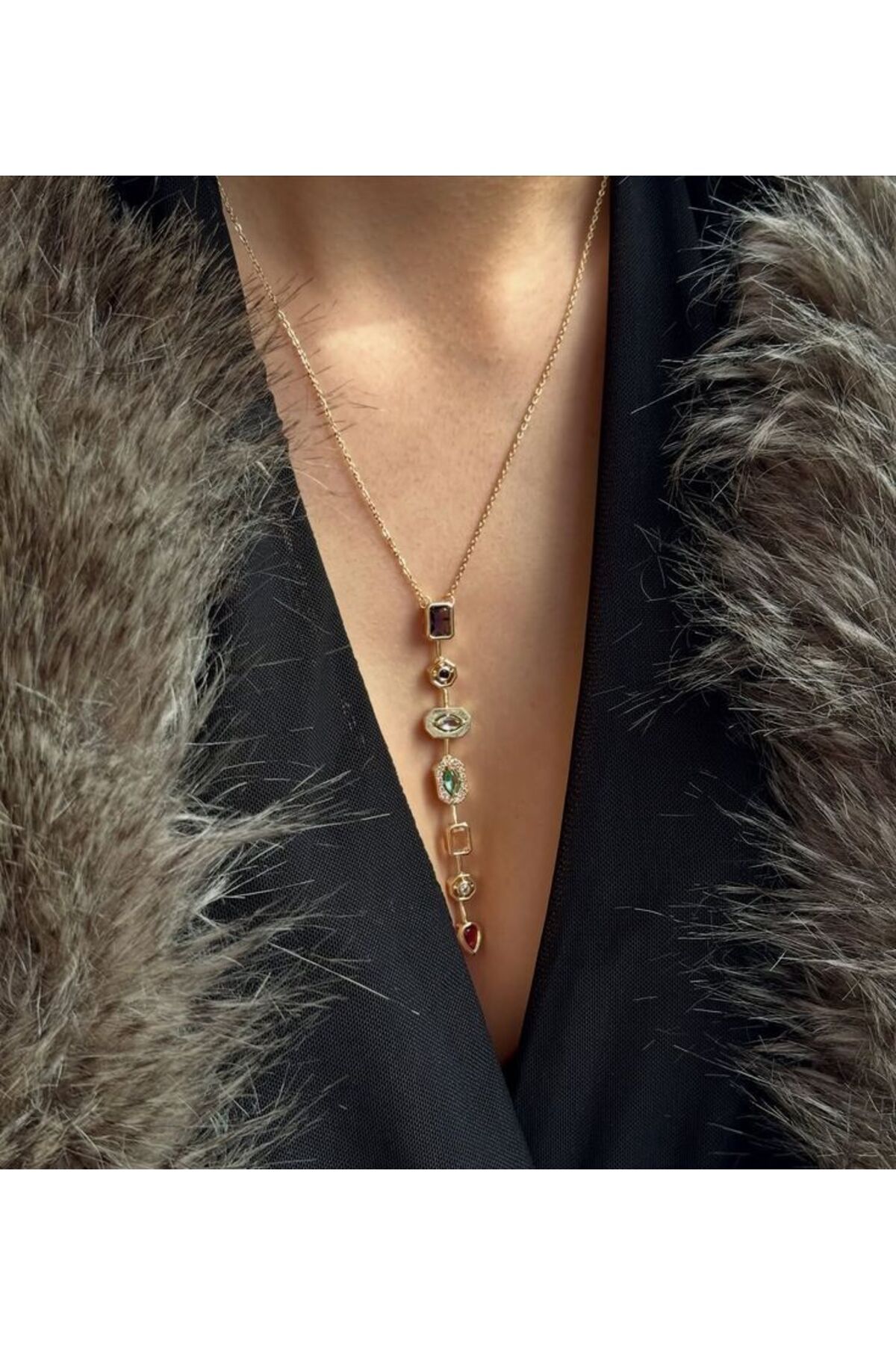 Ervalina Trend Moda Y Kolye: Zirkon taşlı, çelik, altın renginde.