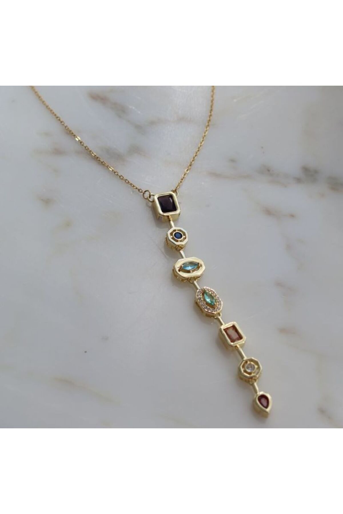Ervalina Zirkon Taşlı Çelik Kolye: Ervalina'nın altın rengi, trend moda Y tasarımı.