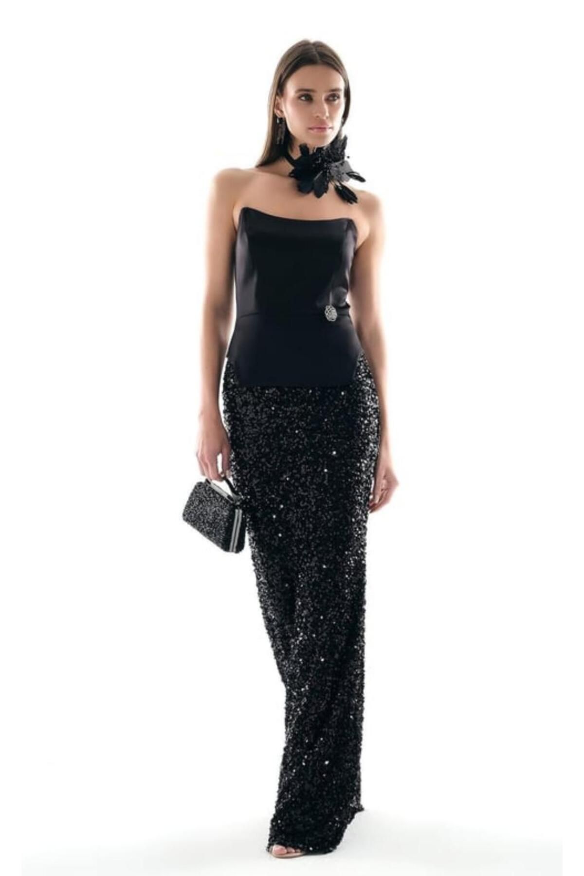 MODA Saten Straplez Asimetrik Kesimli Gold Fermuarlı Bluz Payet Maksi Boy Etek Takım