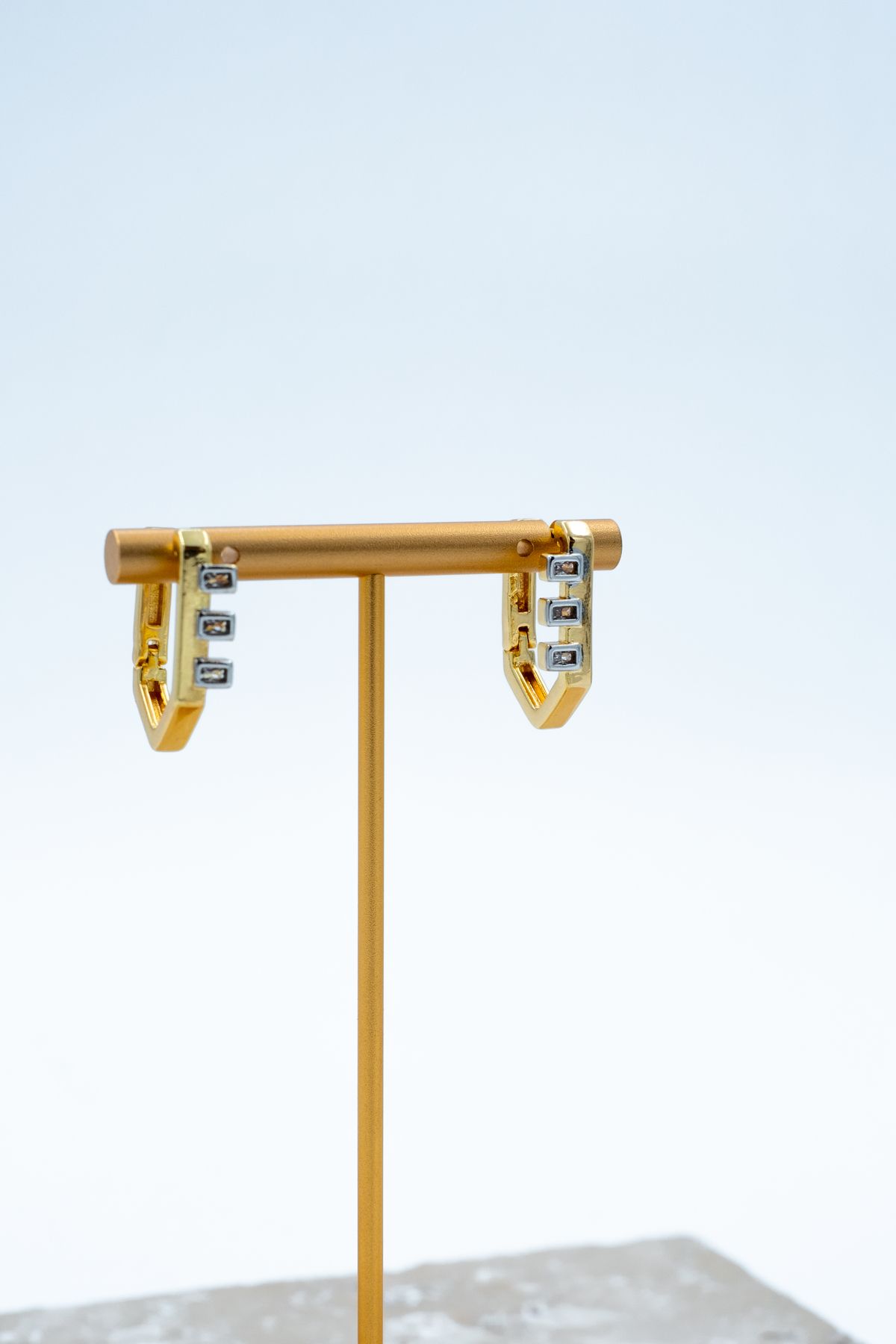 ATELİER BEREN Urban Glow Geometrik Gold Renkli Zirkon Taşlı Küpe