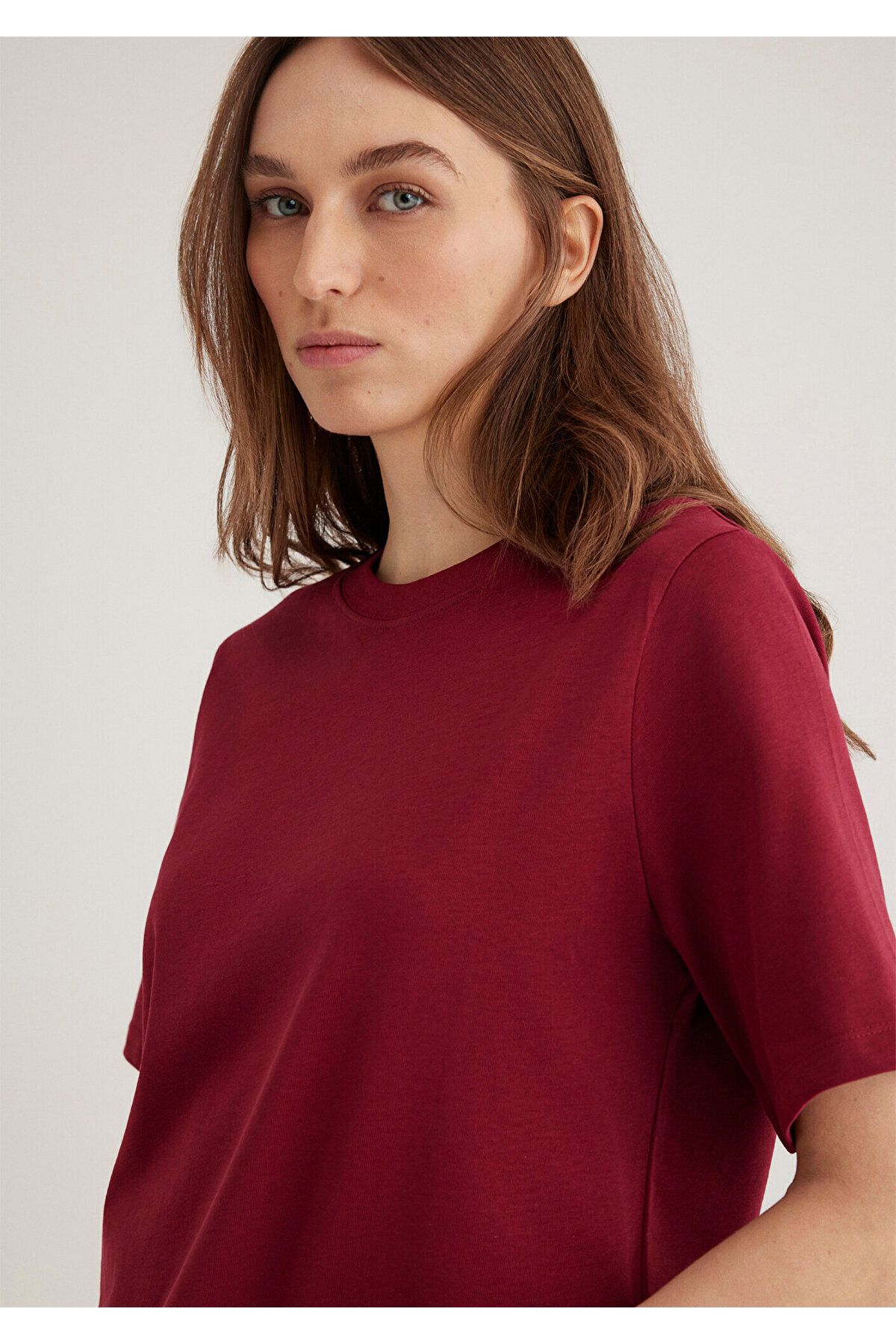 Mavi-Burgunderrotes Basic-T-Shirt mit lockerer Passform / lockerer, entspannter Passform 1613077 -70430 2