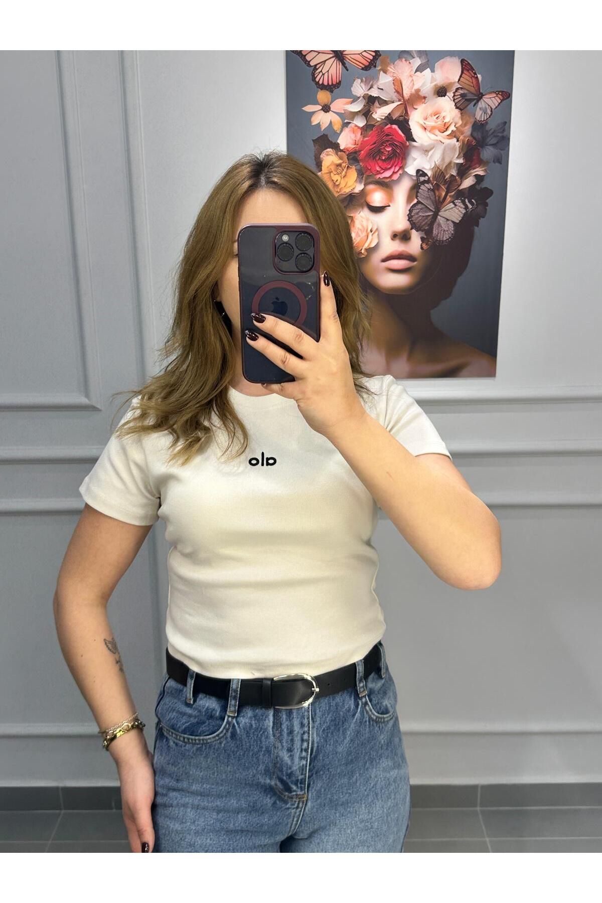 Butik Kadın Crop Tişört Ekru