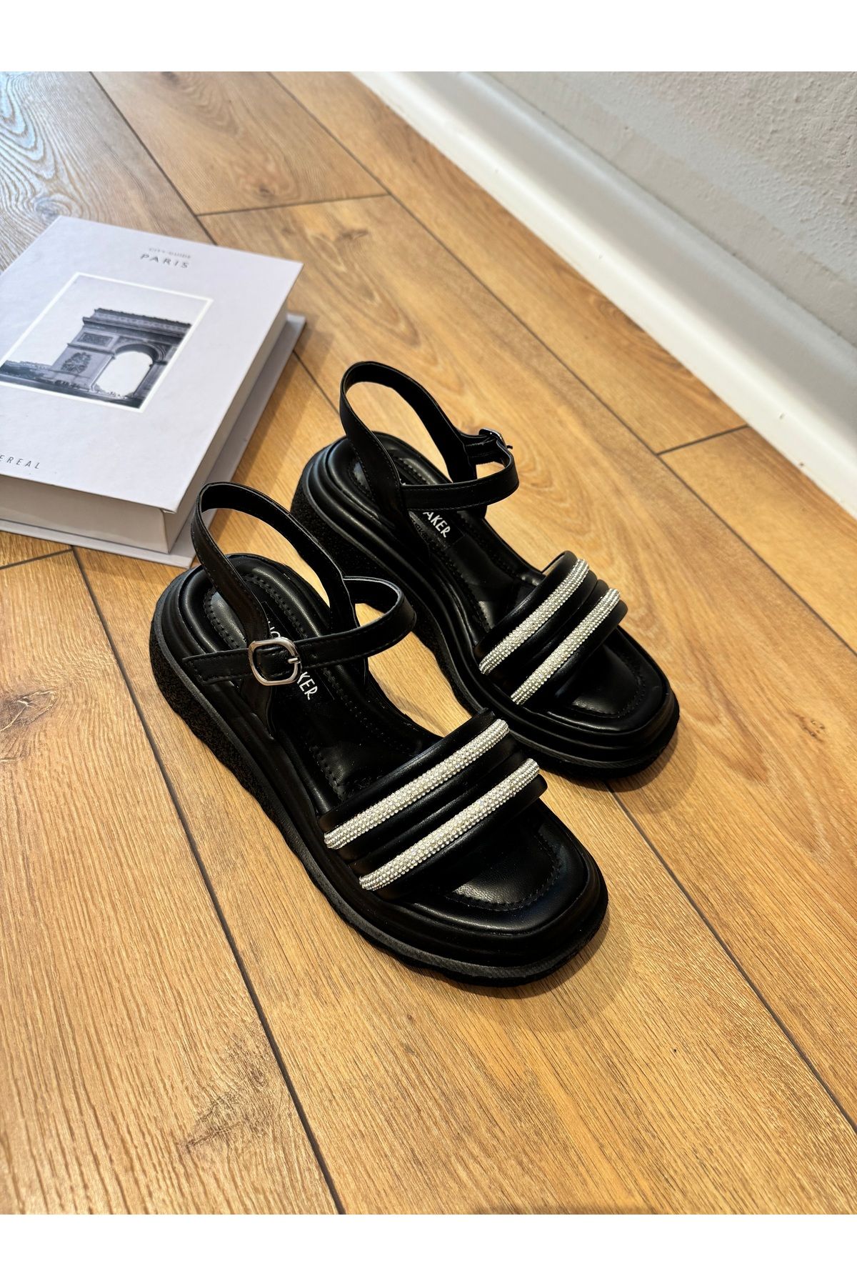 ShoeMaker Siyah 2 Bant Taş Detay Kadın Sandalet