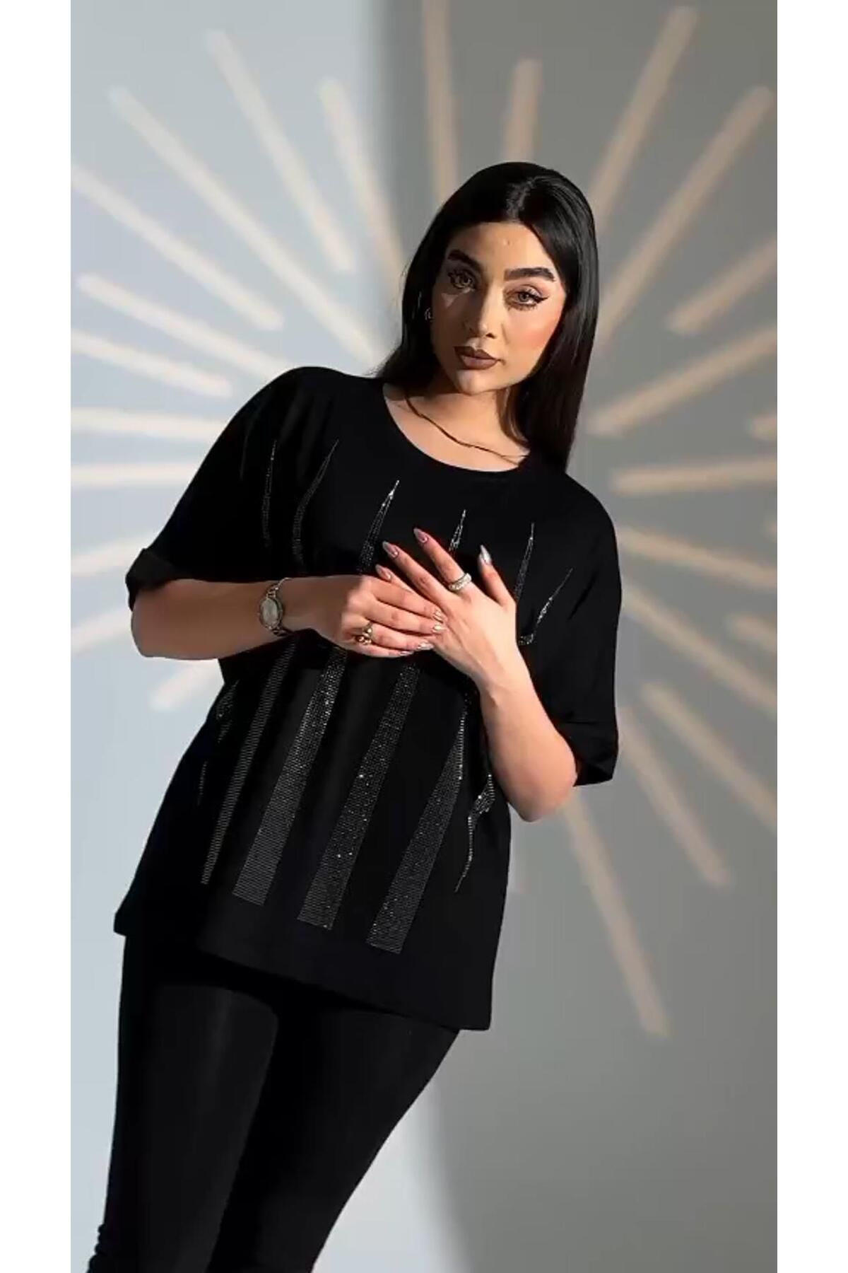 Elaxi :Oversize Piramit Taş Detaylı Bluz