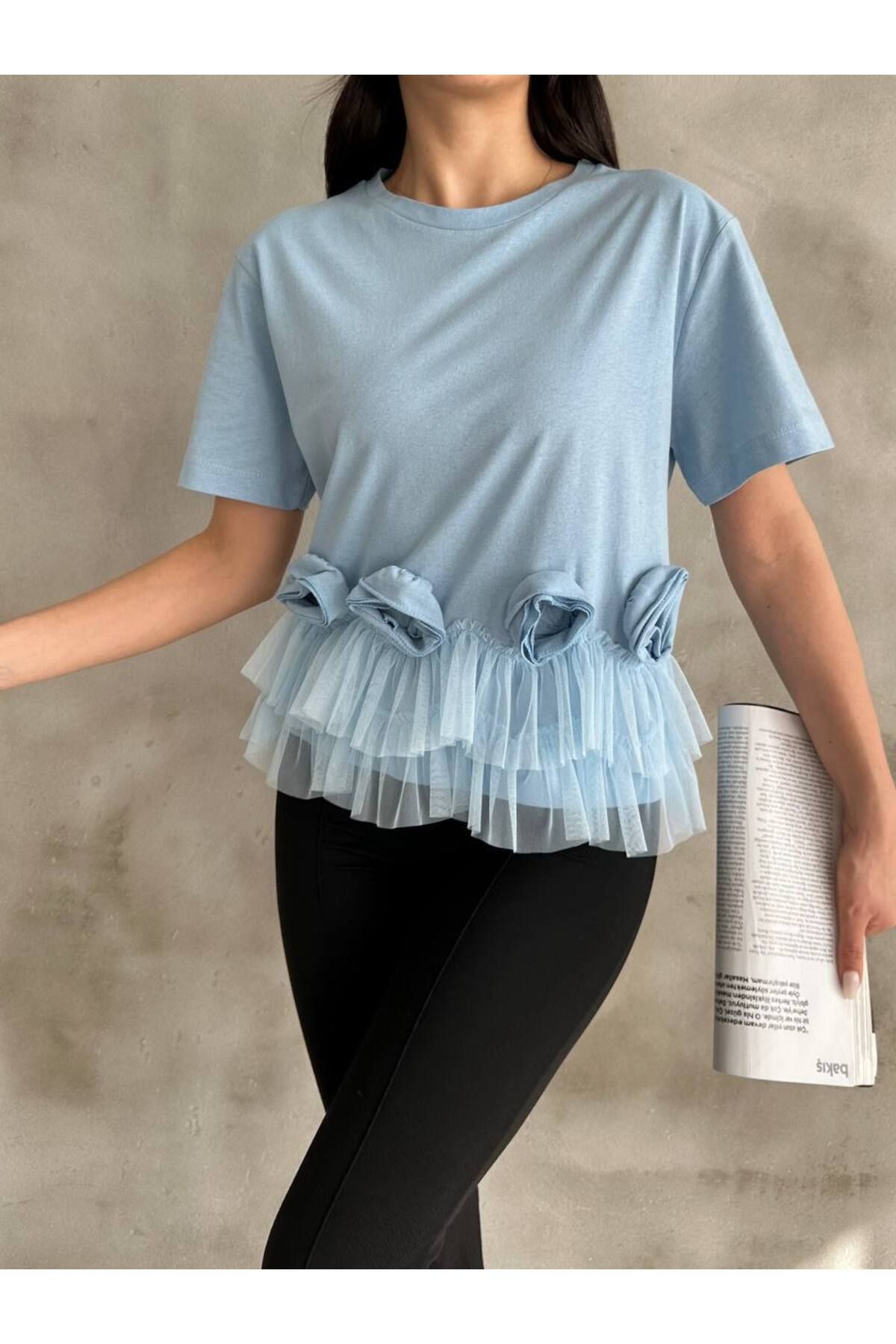 LE CARAMBOLE Kadın Mavi Etek Ucu Tül ve Gül Detaylı T-Shirt