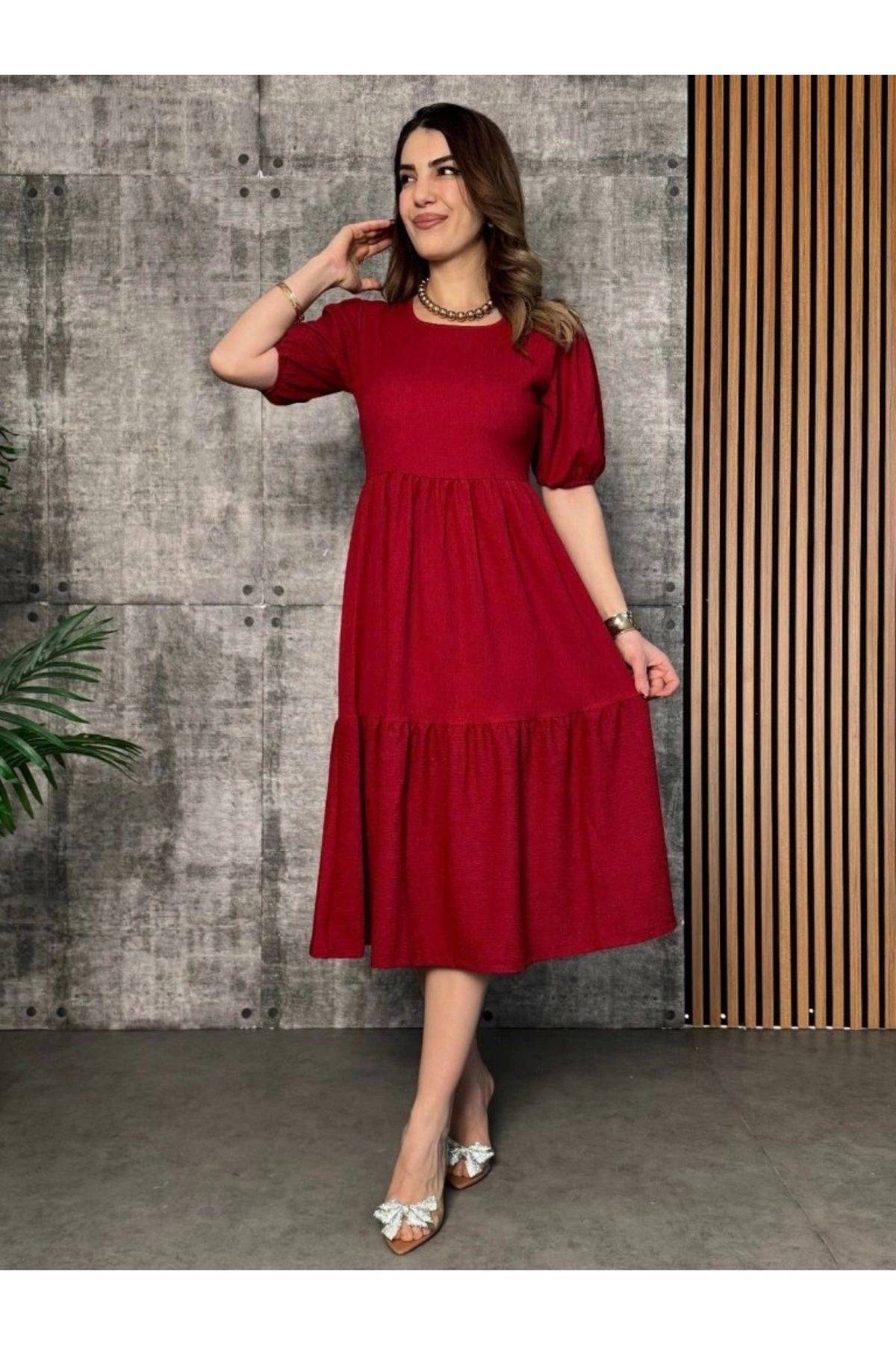 Butik Kadın Kısa Kollu Yakası Açık Katlı Bürümcük Balon Elbise